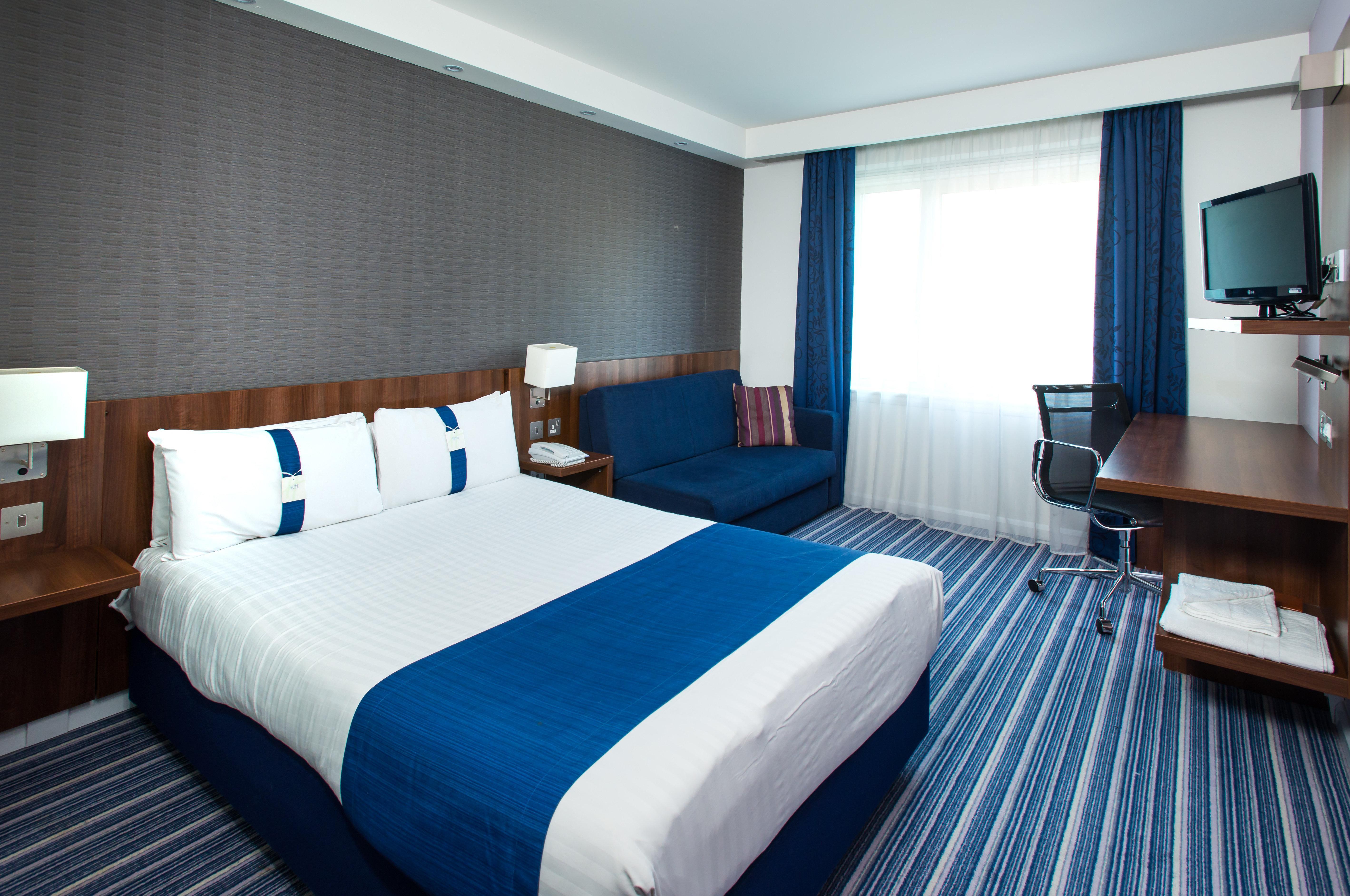 Holiday Inn Express Cambridge Duxford M11 Jct 10 By Ihg Exteriör bild