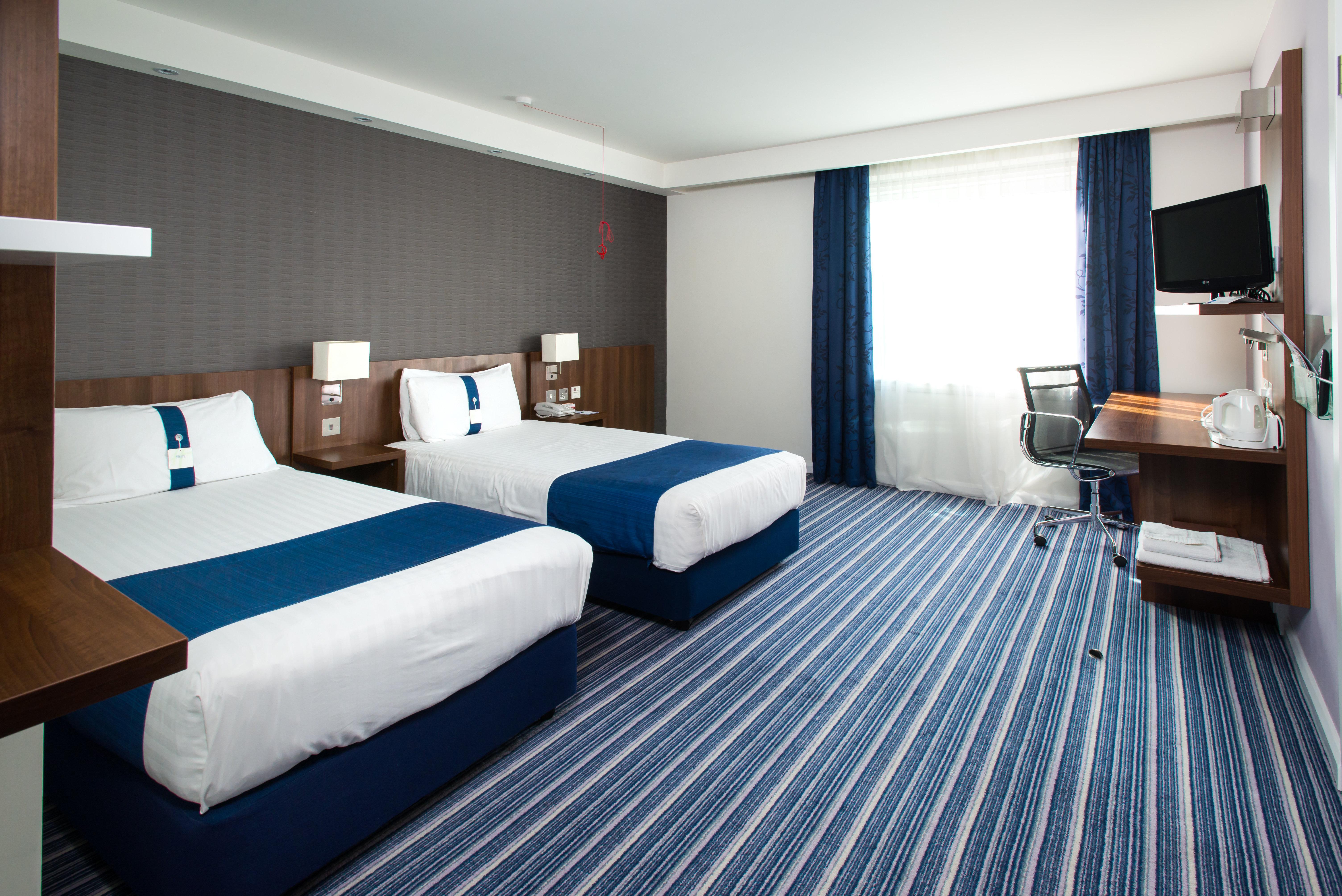 Holiday Inn Express Cambridge Duxford M11 Jct 10 By Ihg Exteriör bild