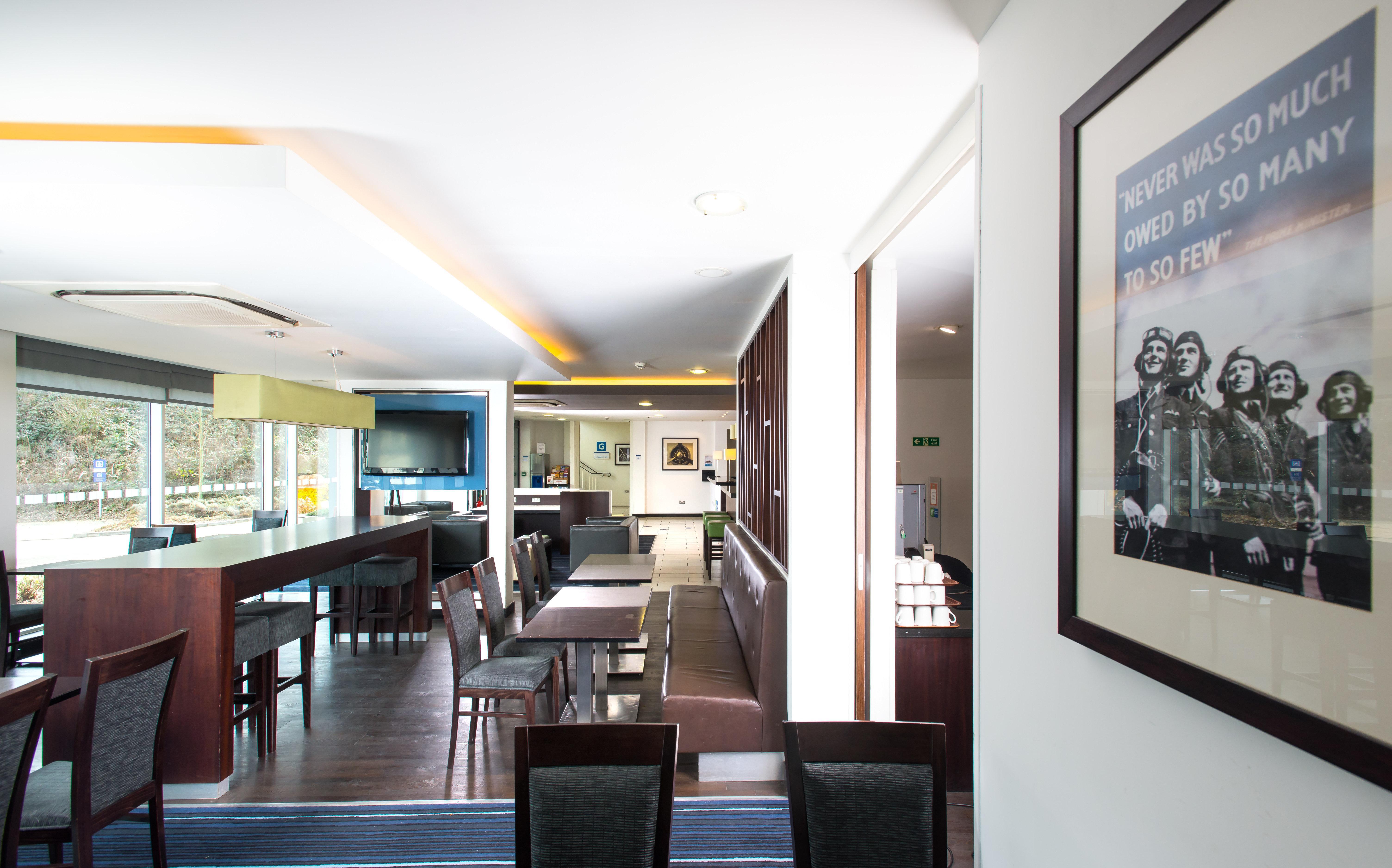 Holiday Inn Express Cambridge Duxford M11 Jct 10 By Ihg Exteriör bild