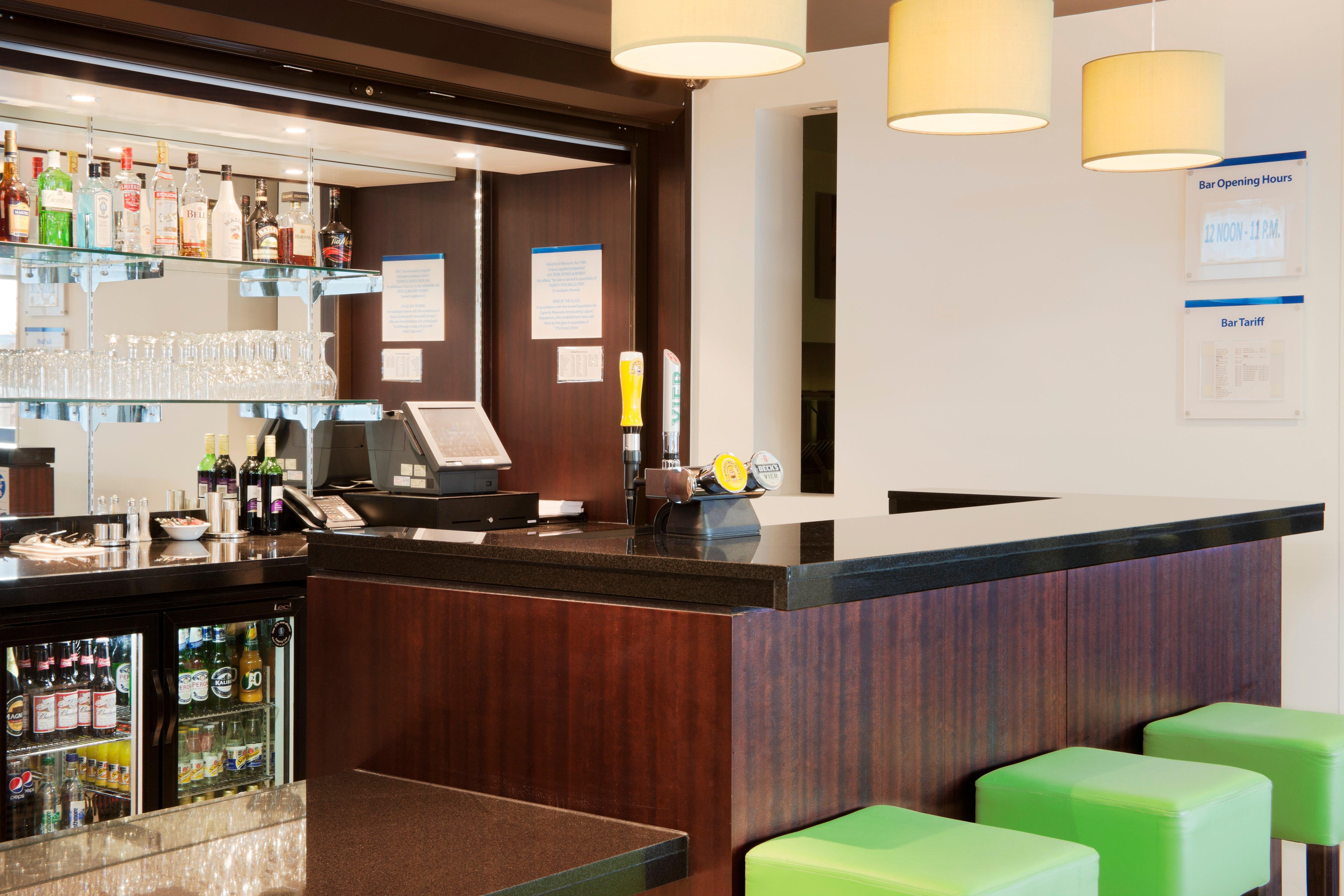 Holiday Inn Express Cambridge Duxford M11 Jct 10 By Ihg Exteriör bild