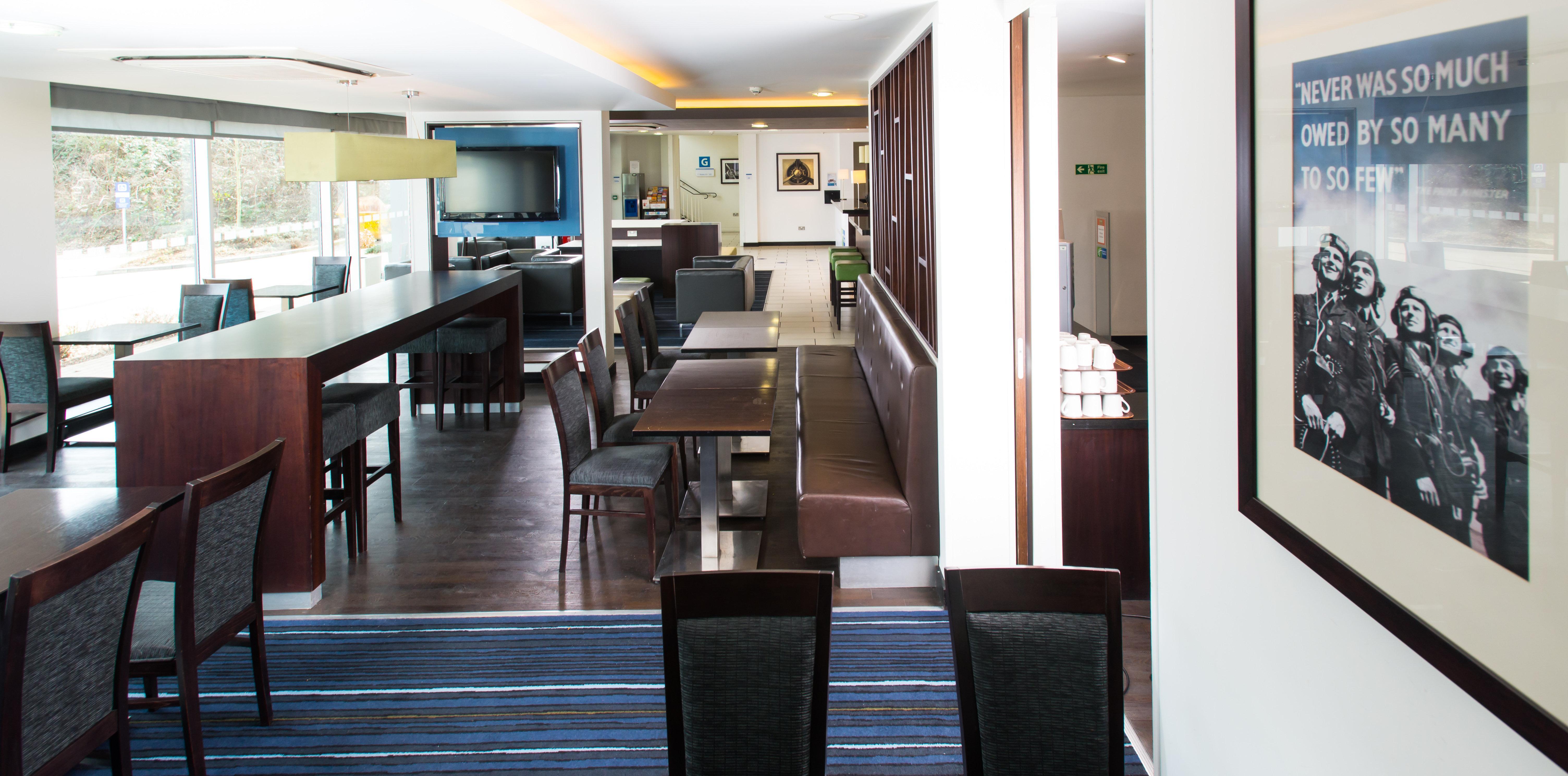Holiday Inn Express Cambridge Duxford M11 Jct 10 By Ihg Exteriör bild