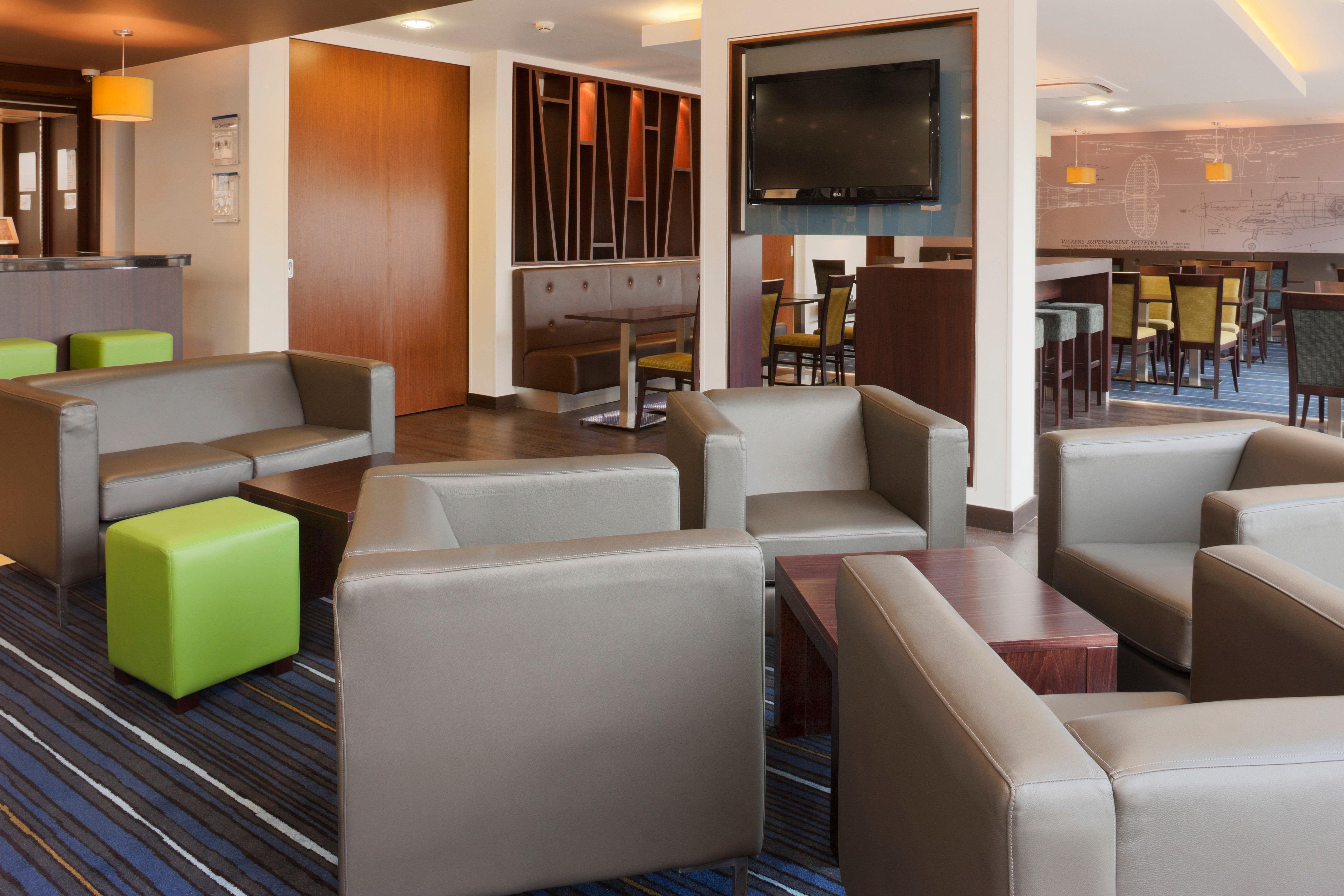 Holiday Inn Express Cambridge Duxford M11 Jct 10 By Ihg Exteriör bild