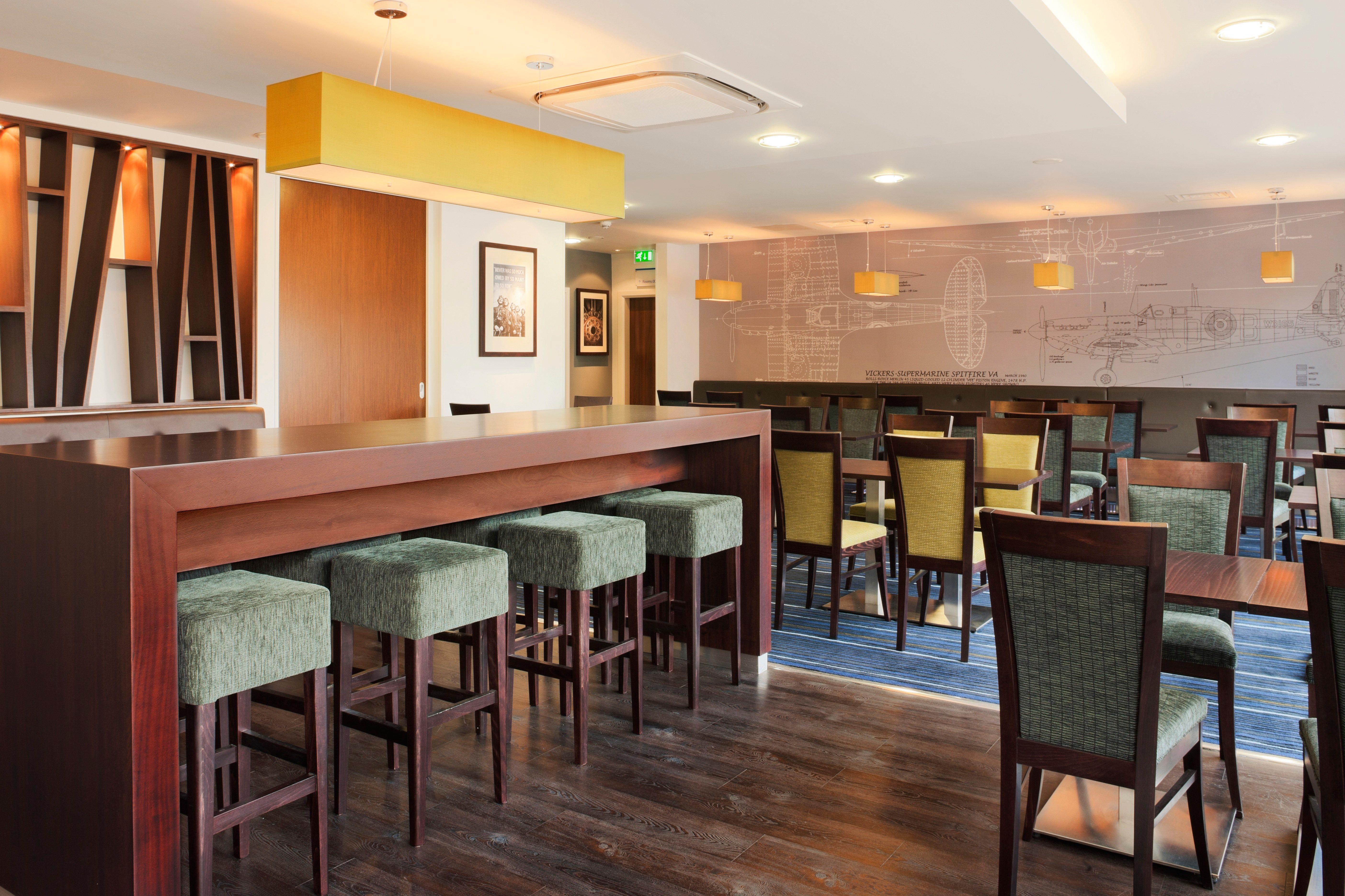 Holiday Inn Express Cambridge Duxford M11 Jct 10 By Ihg Exteriör bild