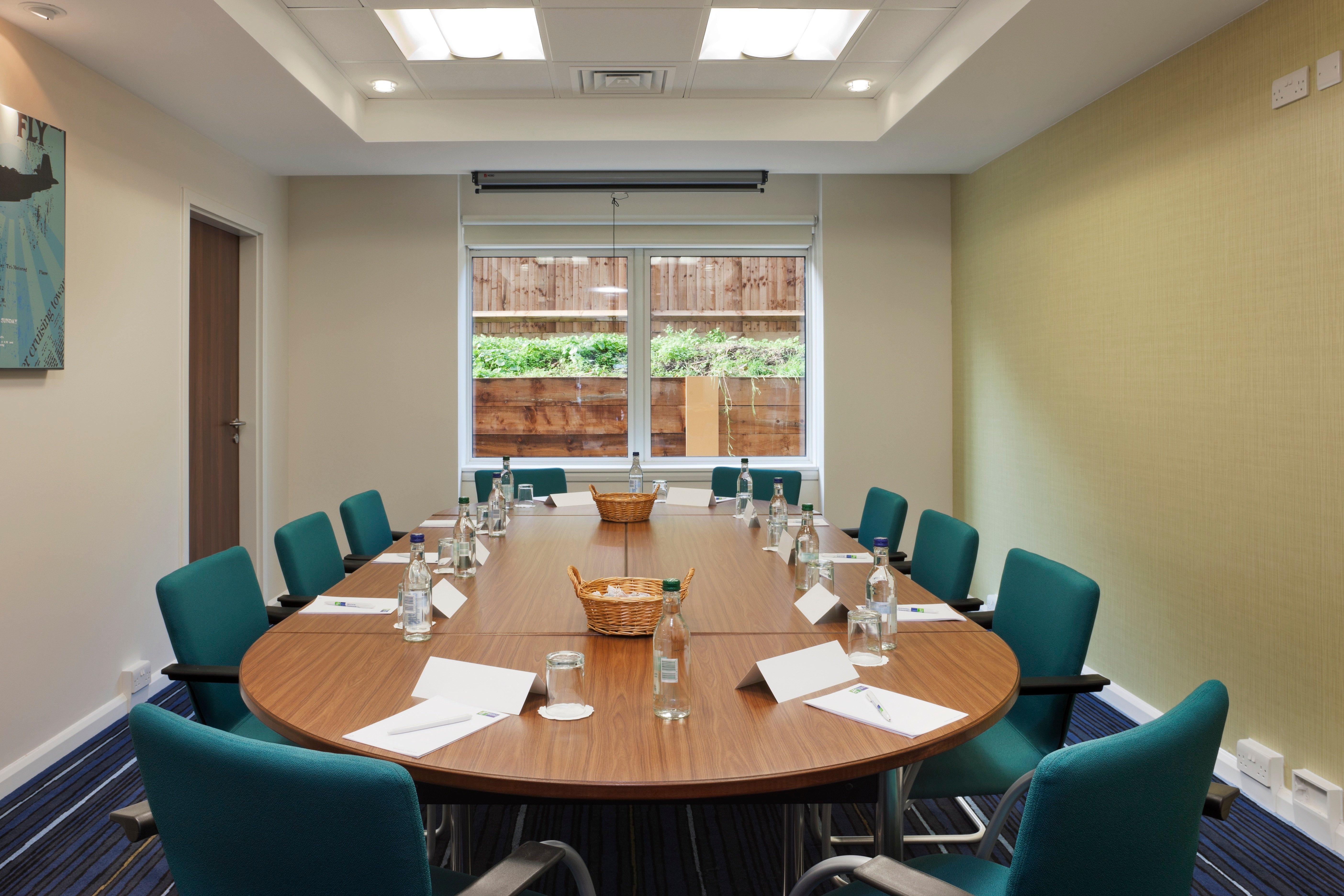 Holiday Inn Express Cambridge Duxford M11 Jct 10 By Ihg Exteriör bild