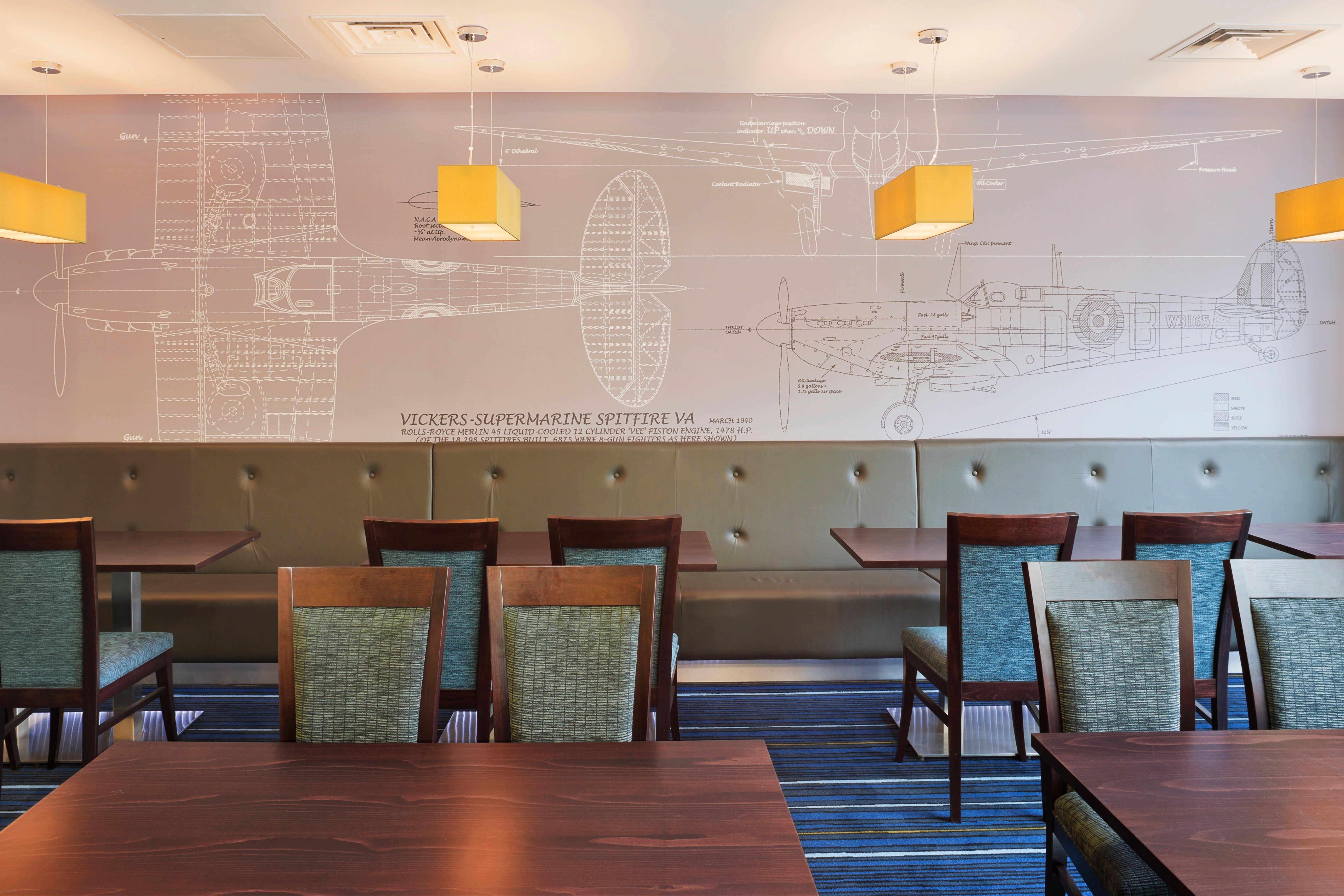 Holiday Inn Express Cambridge Duxford M11 Jct 10 By Ihg Exteriör bild