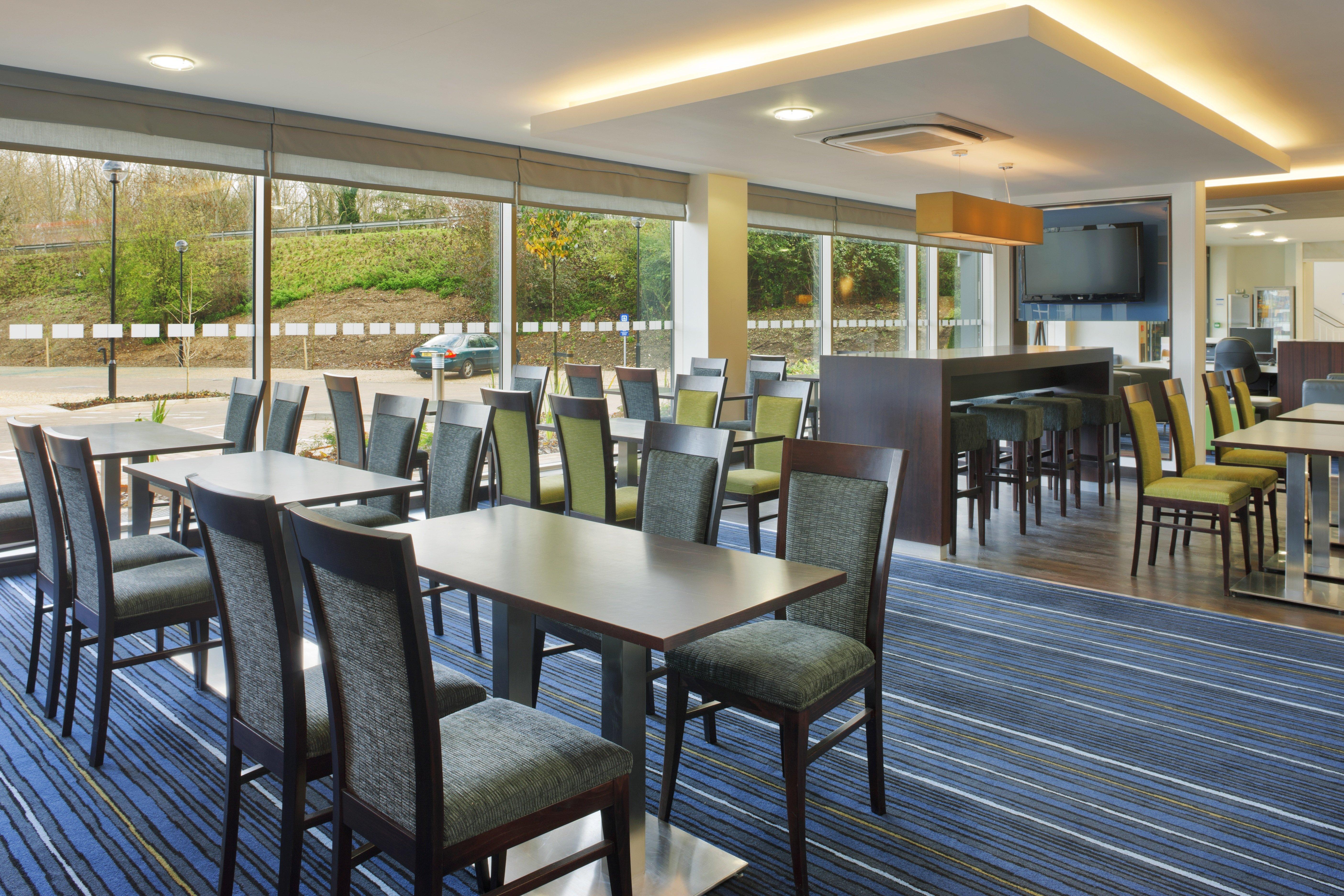 Holiday Inn Express Cambridge Duxford M11 Jct 10 By Ihg Exteriör bild