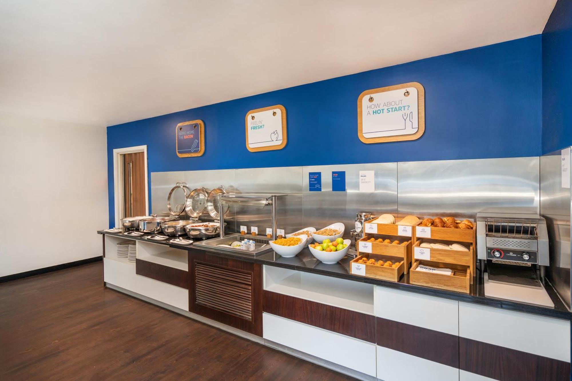 Holiday Inn Express Cambridge Duxford M11 Jct 10 By Ihg Exteriör bild