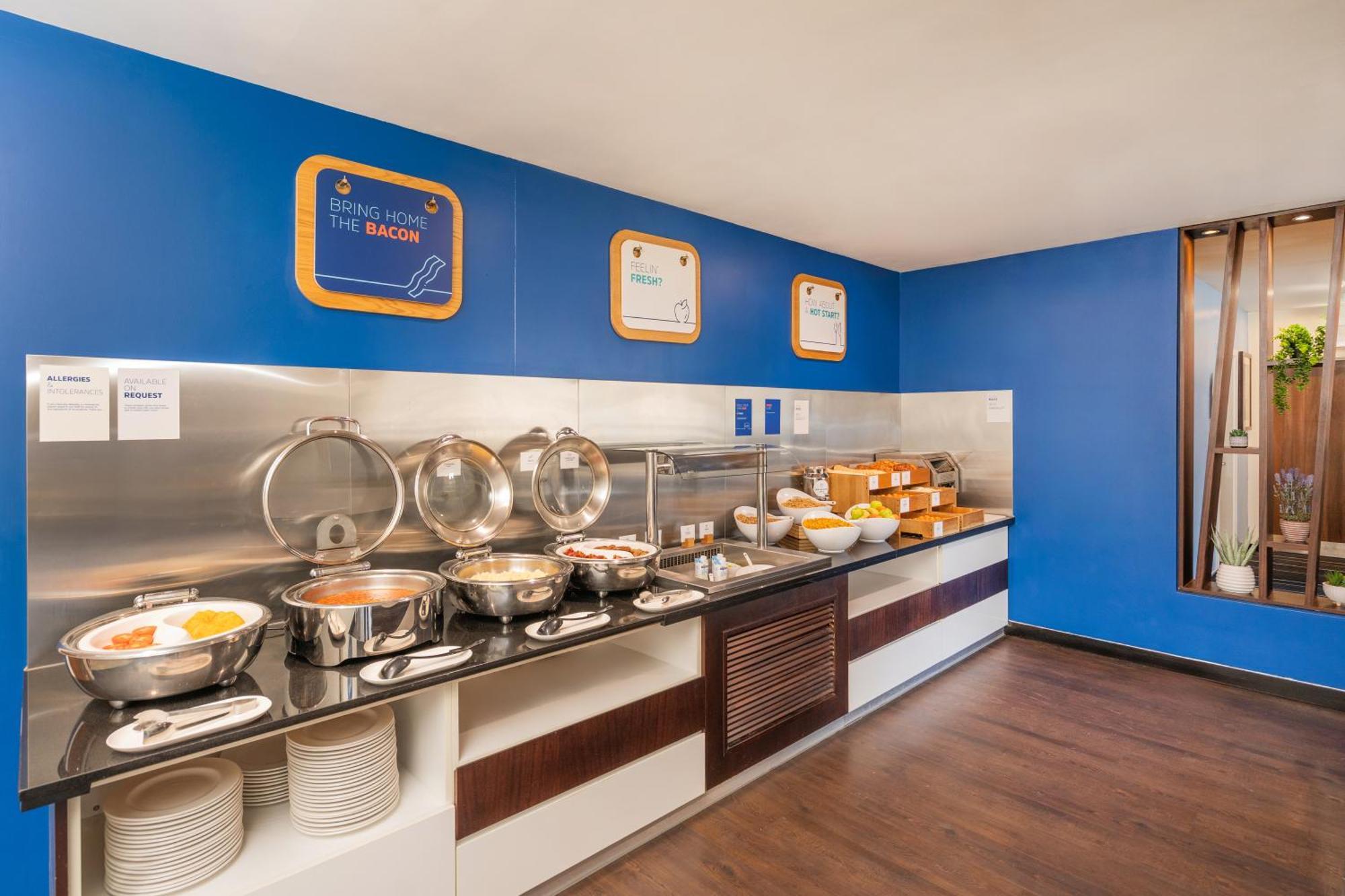 Holiday Inn Express Cambridge Duxford M11 Jct 10 By Ihg Exteriör bild