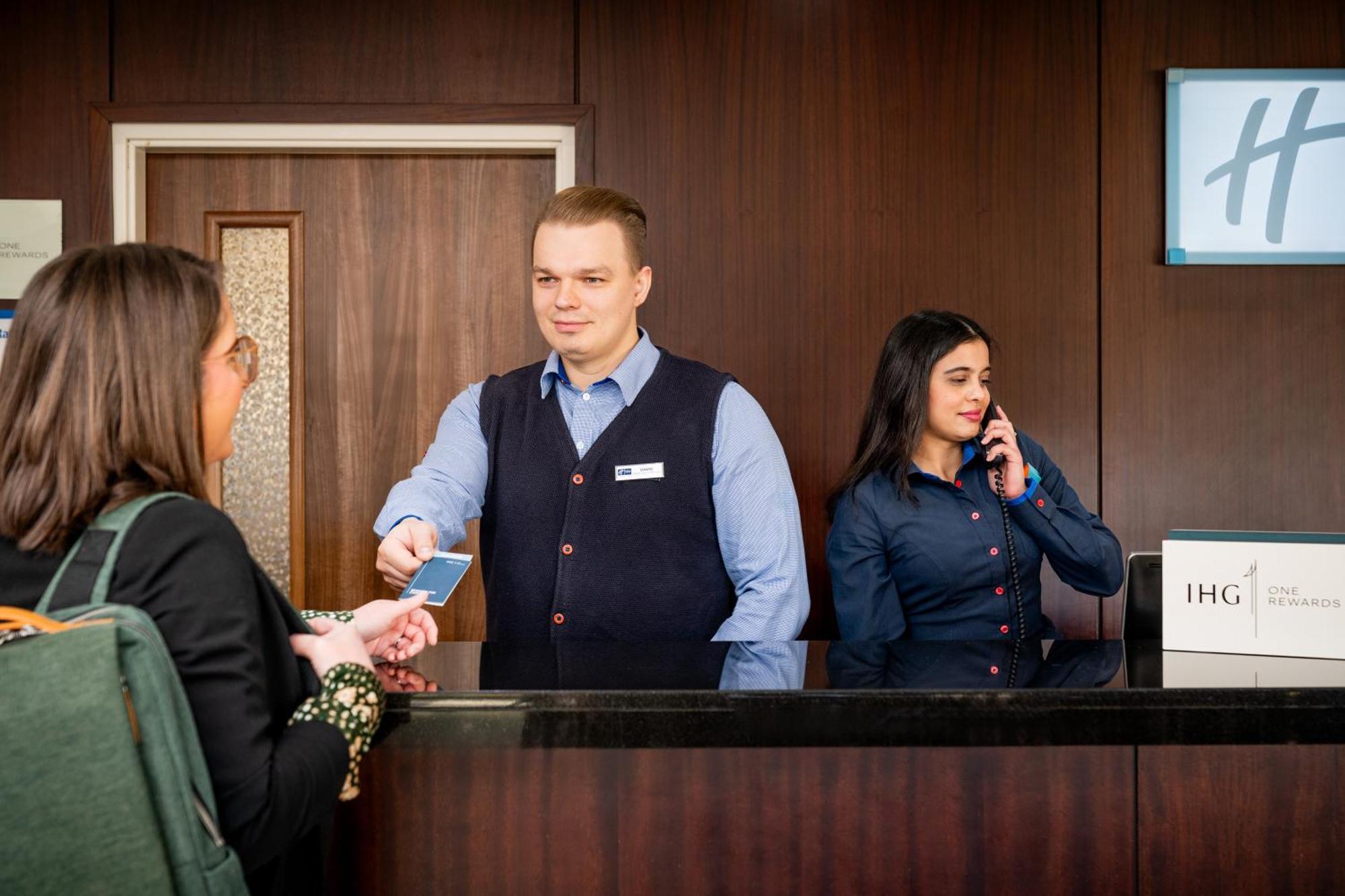 Holiday Inn Express Cambridge Duxford M11 Jct 10 By Ihg Exteriör bild