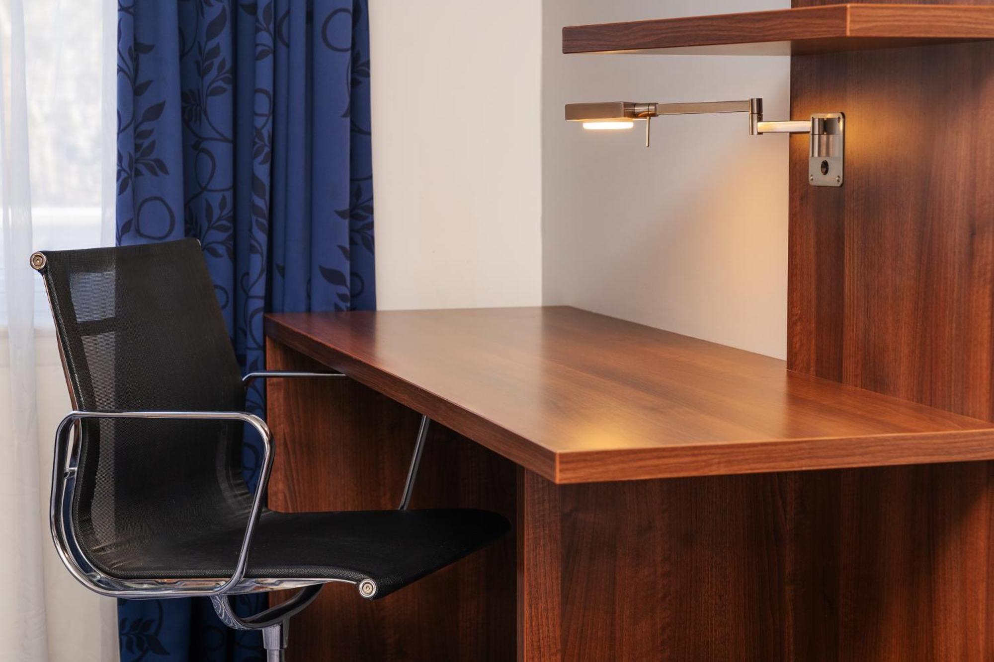 Holiday Inn Express Cambridge Duxford M11 Jct 10 By Ihg Exteriör bild