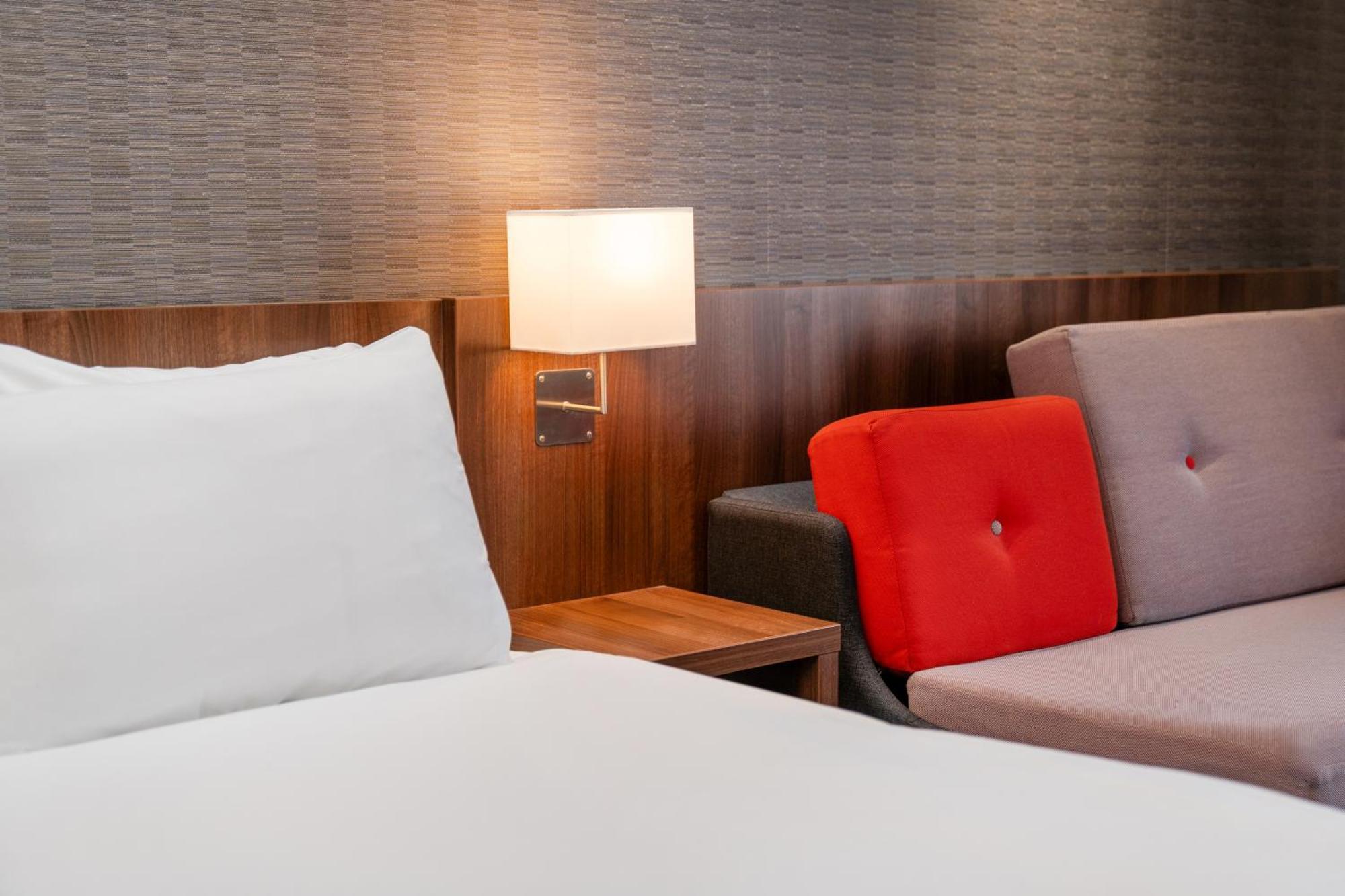 Holiday Inn Express Cambridge Duxford M11 Jct 10 By Ihg Exteriör bild