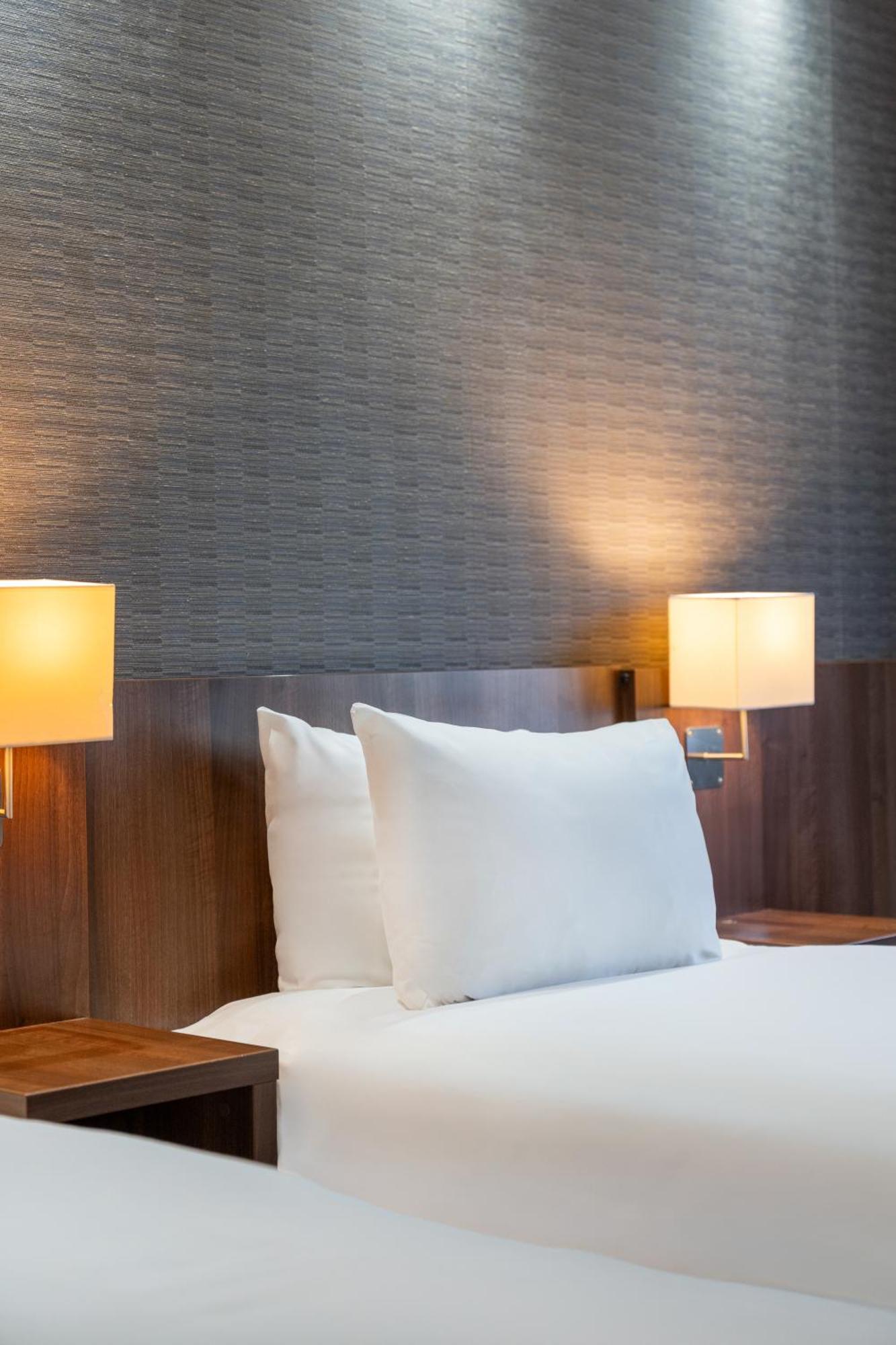 Holiday Inn Express Cambridge Duxford M11 Jct 10 By Ihg Exteriör bild