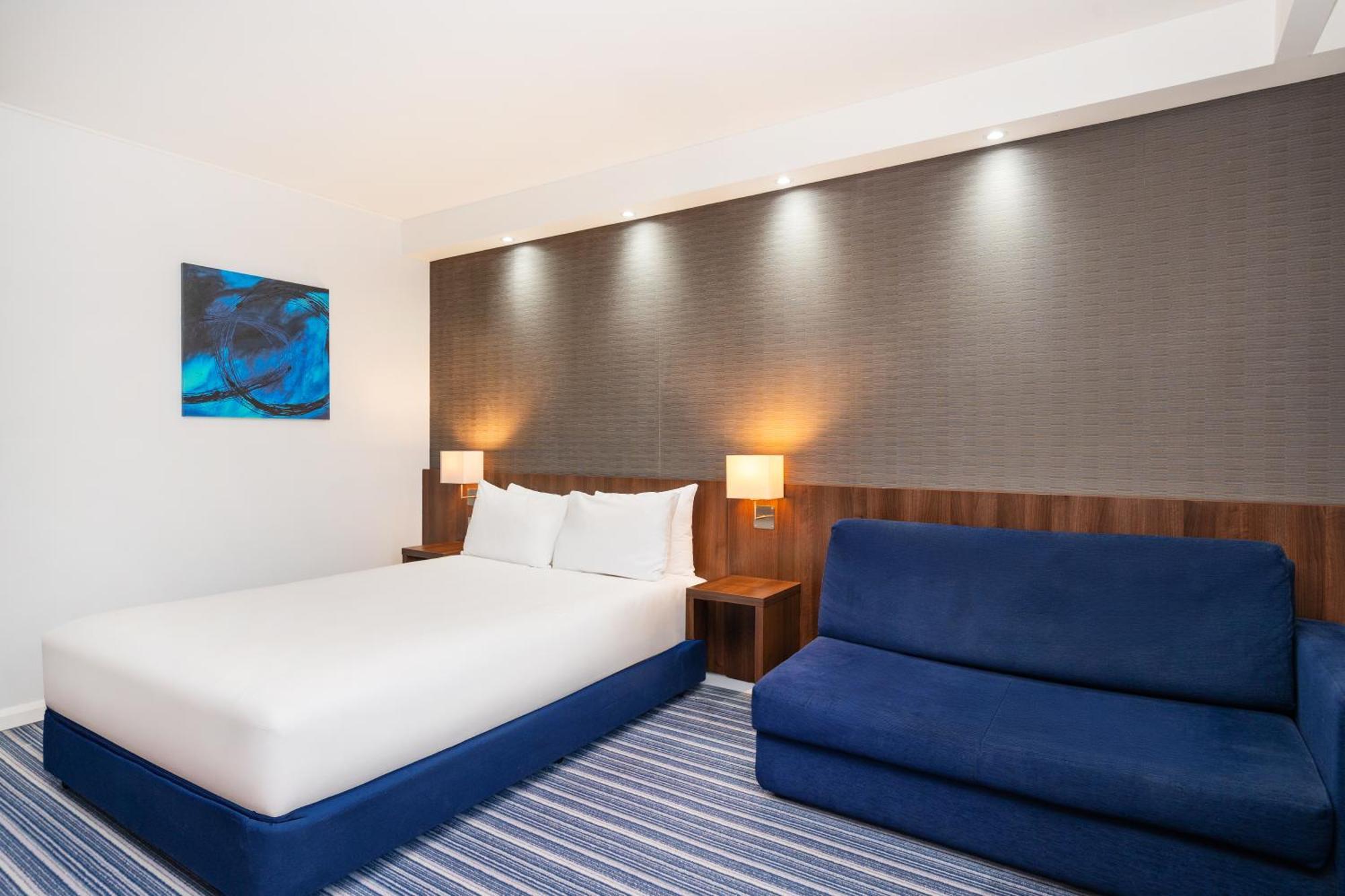 Holiday Inn Express Cambridge Duxford M11 Jct 10 By Ihg Exteriör bild
