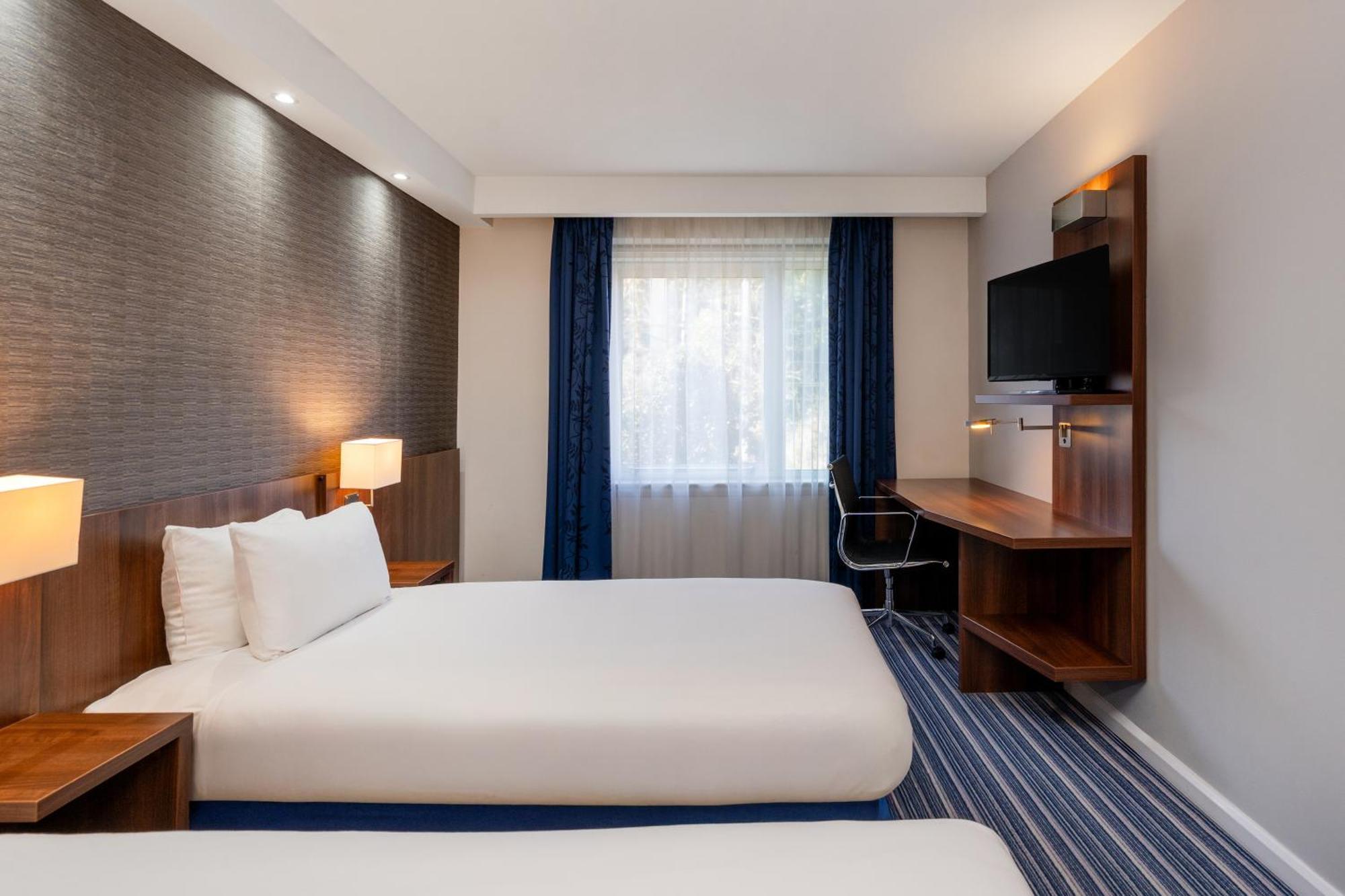 Holiday Inn Express Cambridge Duxford M11 Jct 10 By Ihg Exteriör bild