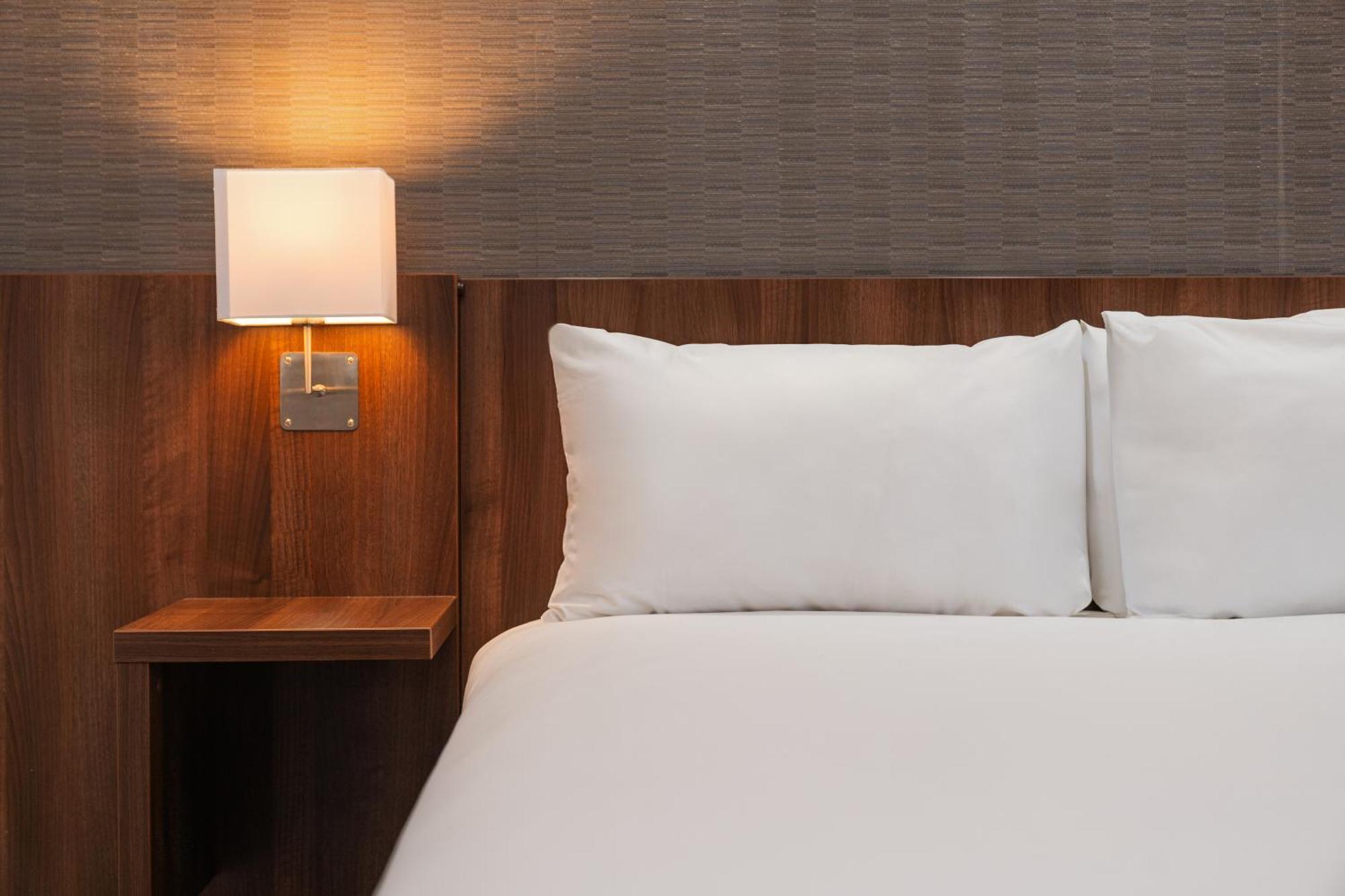Holiday Inn Express Cambridge Duxford M11 Jct 10 By Ihg Exteriör bild