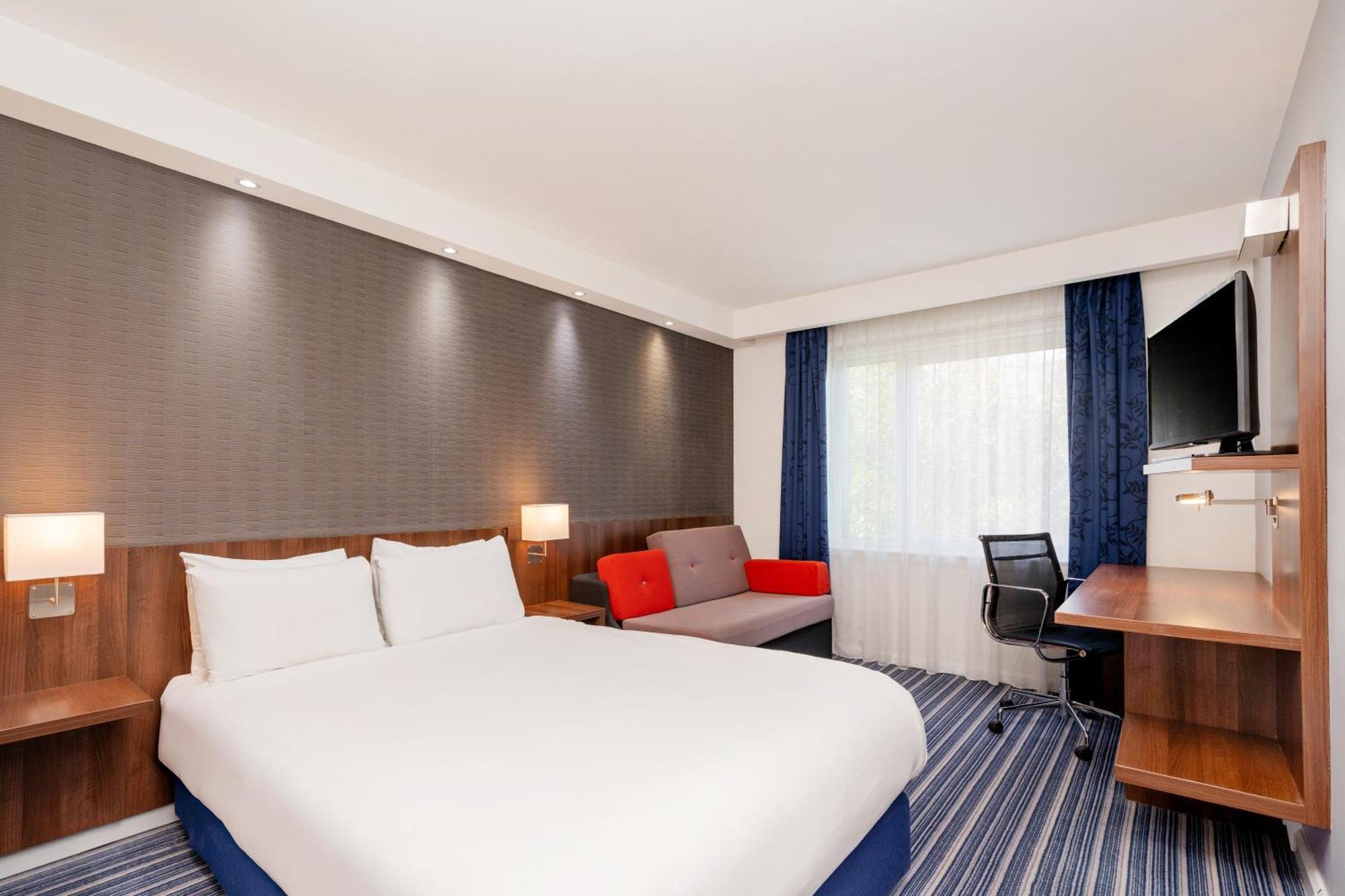 Holiday Inn Express Cambridge Duxford M11 Jct 10 By Ihg Exteriör bild