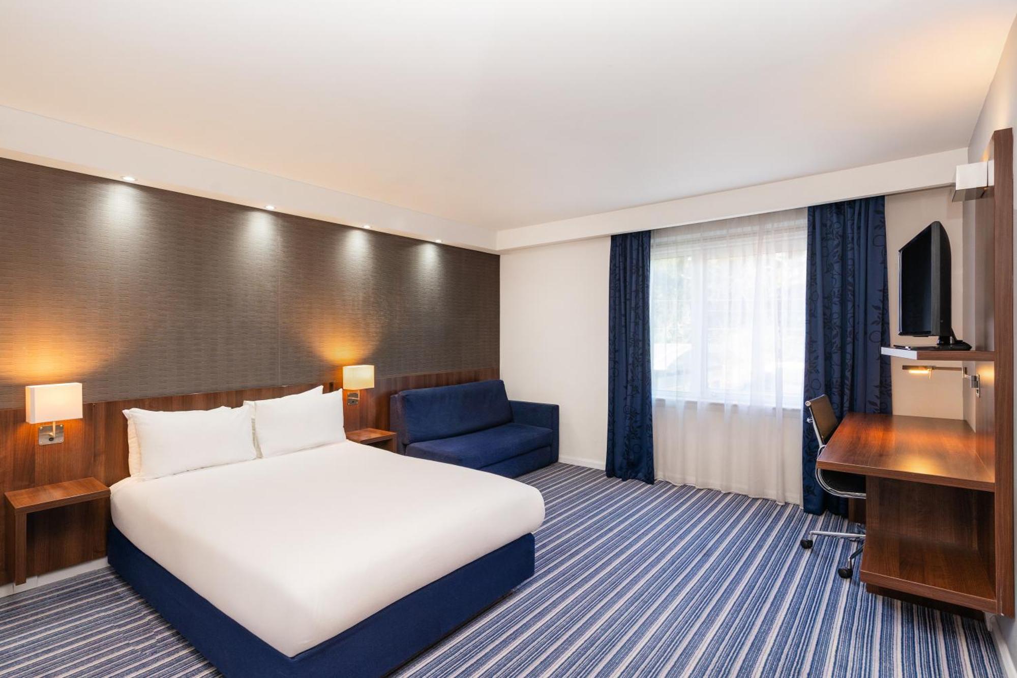 Holiday Inn Express Cambridge Duxford M11 Jct 10 By Ihg Exteriör bild