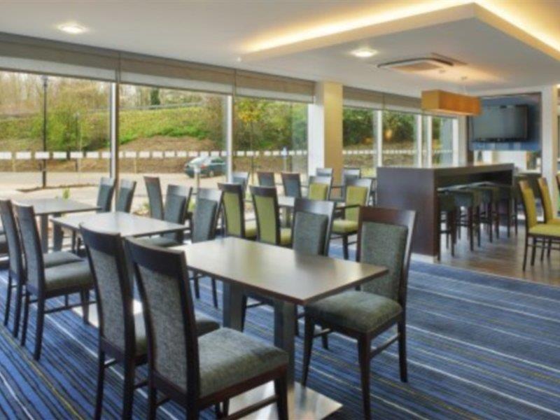 Holiday Inn Express Cambridge Duxford M11 Jct 10 By Ihg Exteriör bild