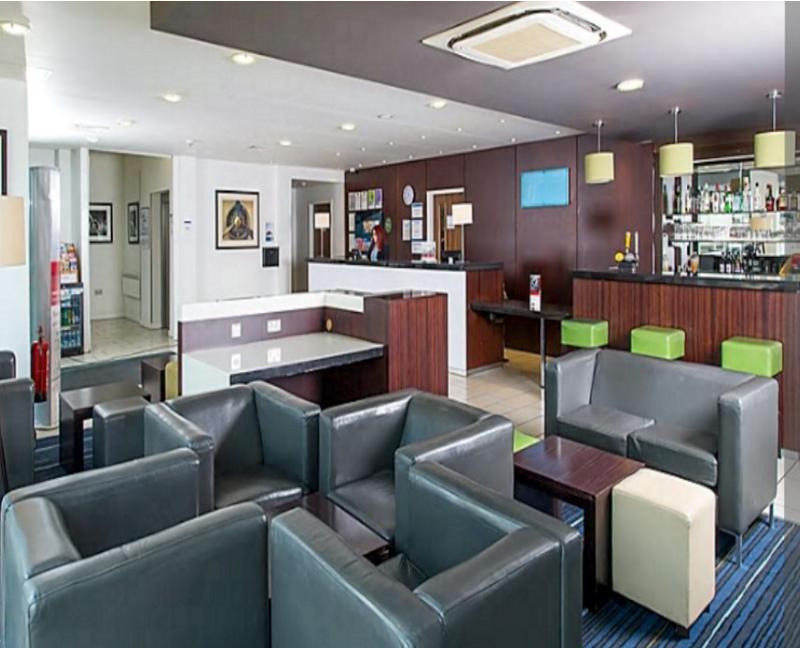 Holiday Inn Express Cambridge Duxford M11 Jct 10 By Ihg Exteriör bild