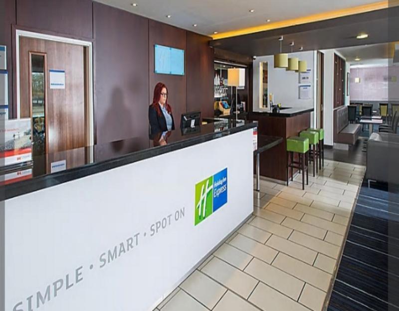 Holiday Inn Express Cambridge Duxford M11 Jct 10 By Ihg Exteriör bild